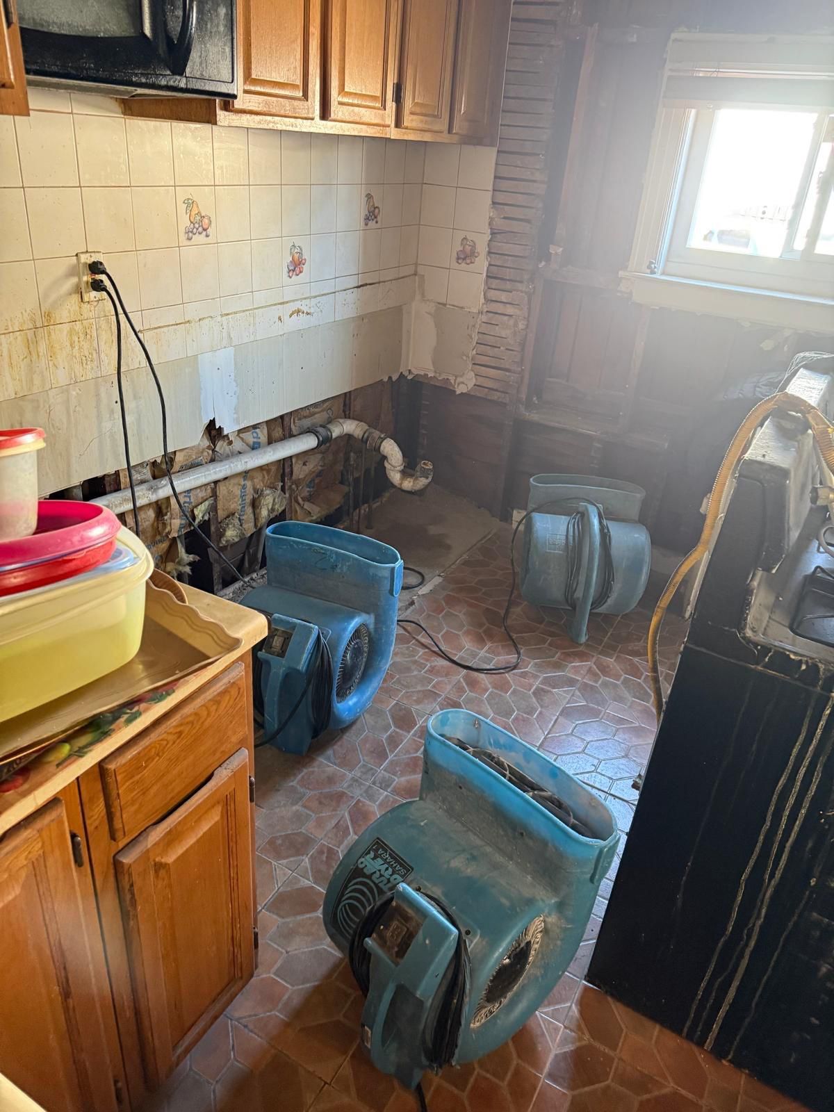 Air movers running in kitchen